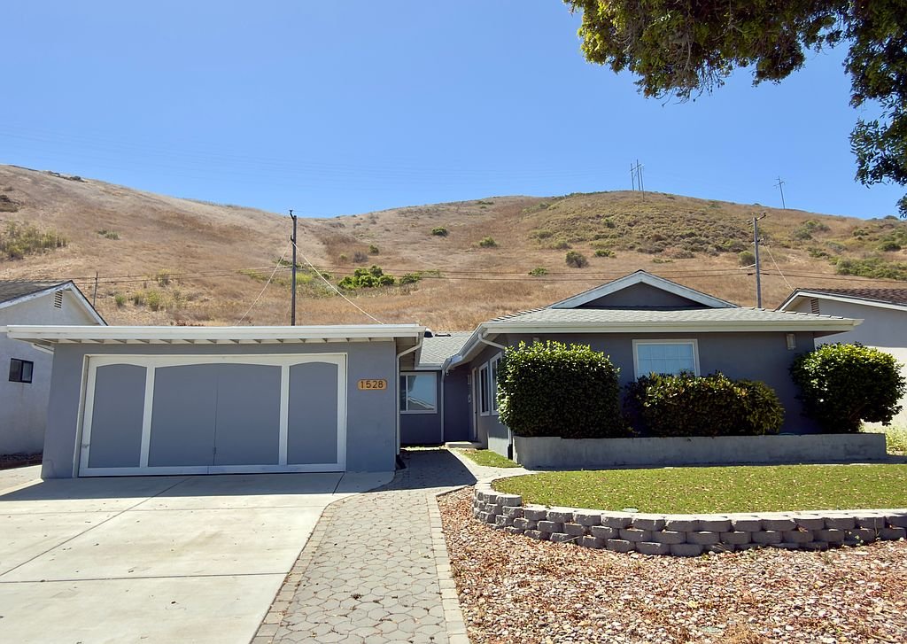 Lompoc House: 1528 Sheffield Dr