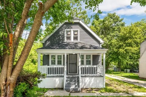 milwaukee House: 4858 n 54th