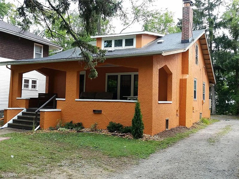 Ann Arbor House: 910 Dewey St