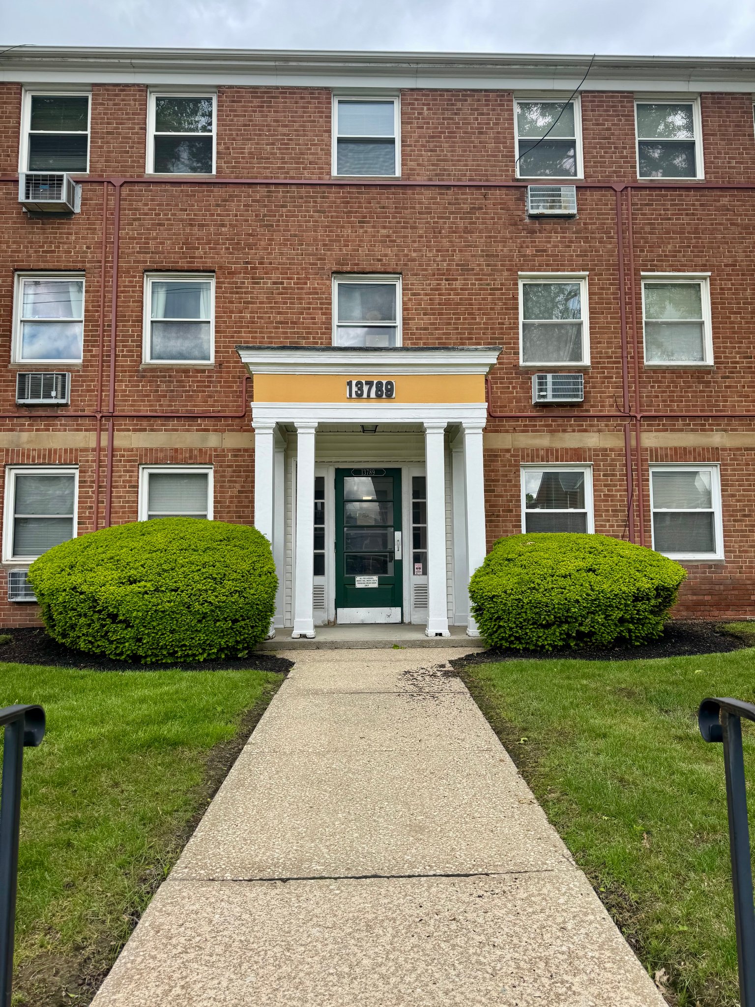 Cleveland Condo: 13797 Cedar Rd