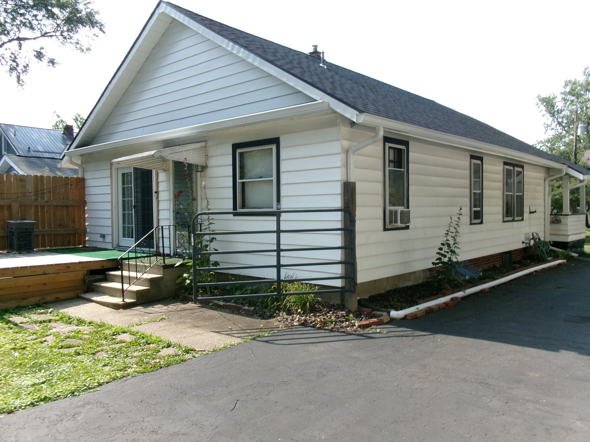 warren House: 1544 edgewood st ne