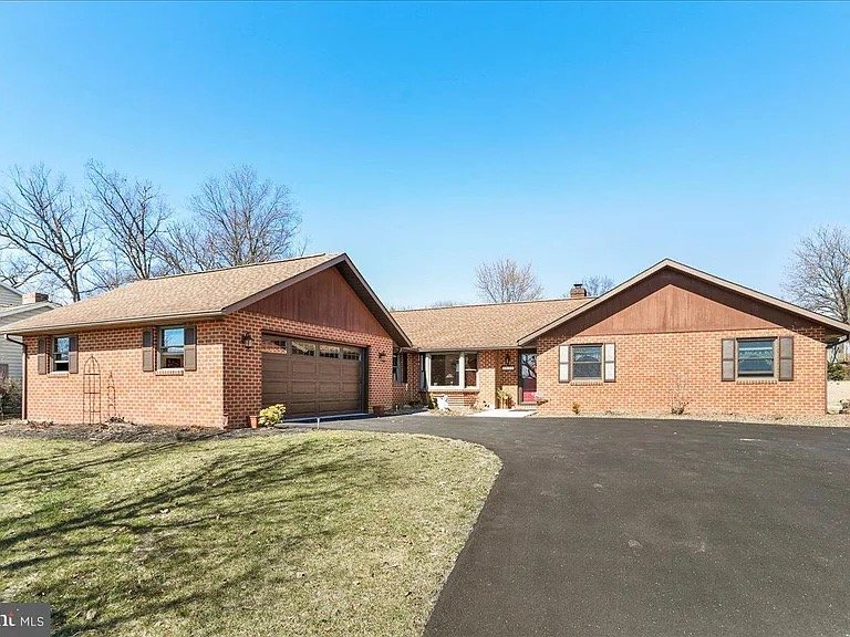Chambersburg House: 3671 Jenny Ln