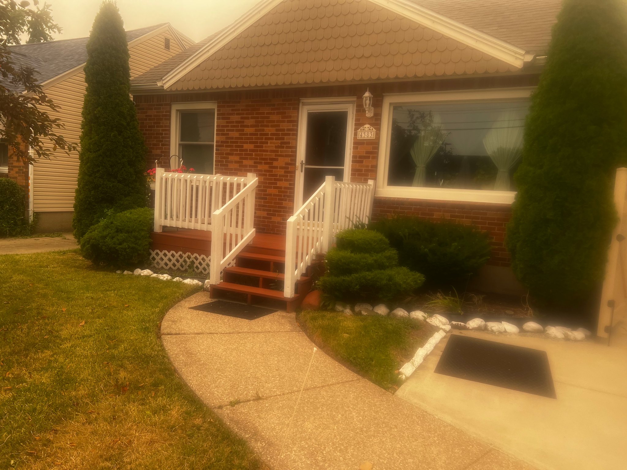 Amherst House: 4383 Bailey Ave