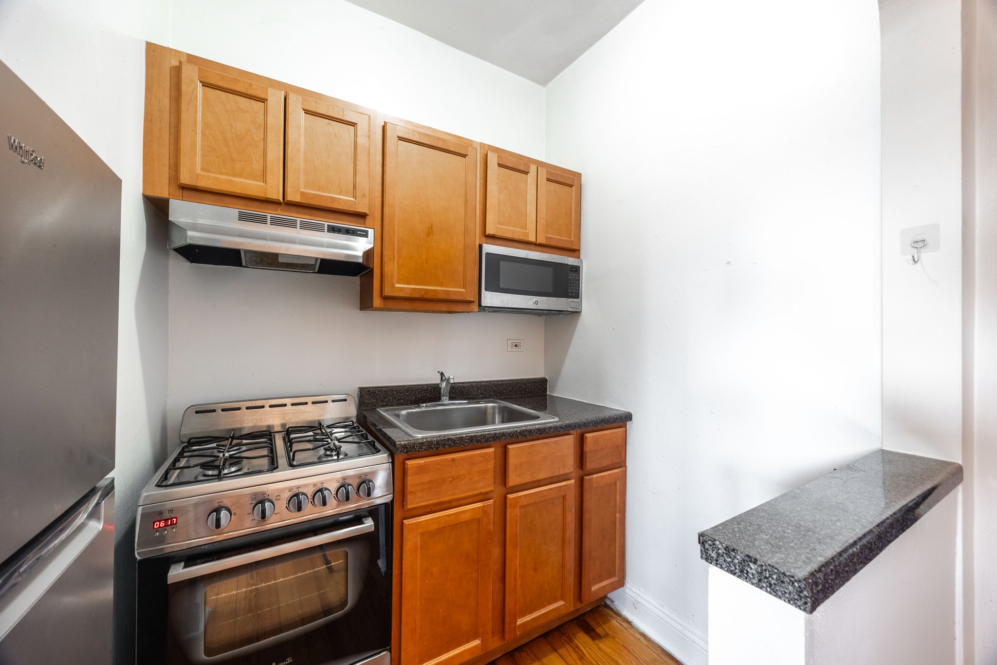 Chicago Apartment: 948 West Cuyler Avenue