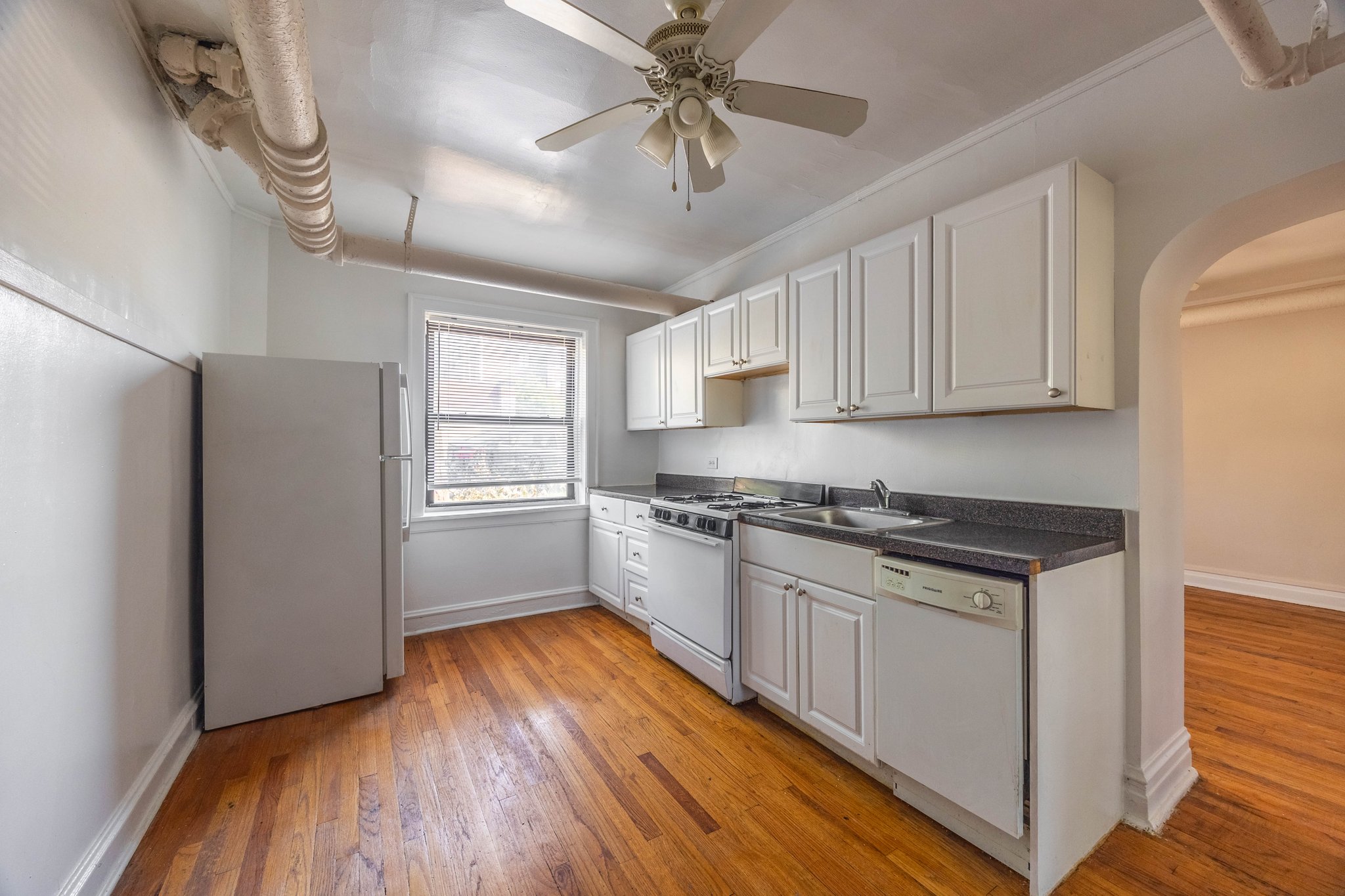 Chicago Apartment: 2415 West Sunnyside Avenue
