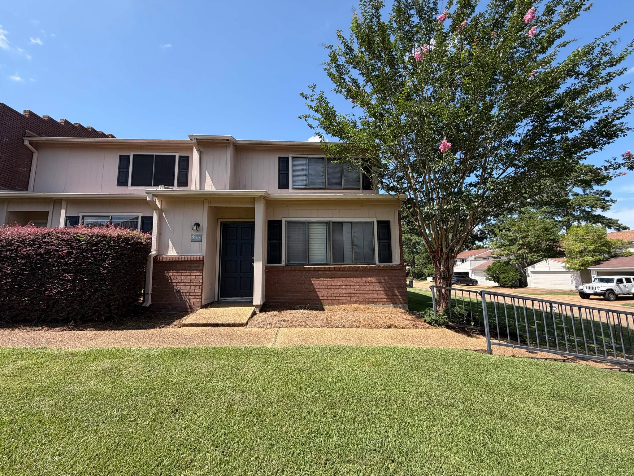 Brandon Condo: 211 Lakebend Circle