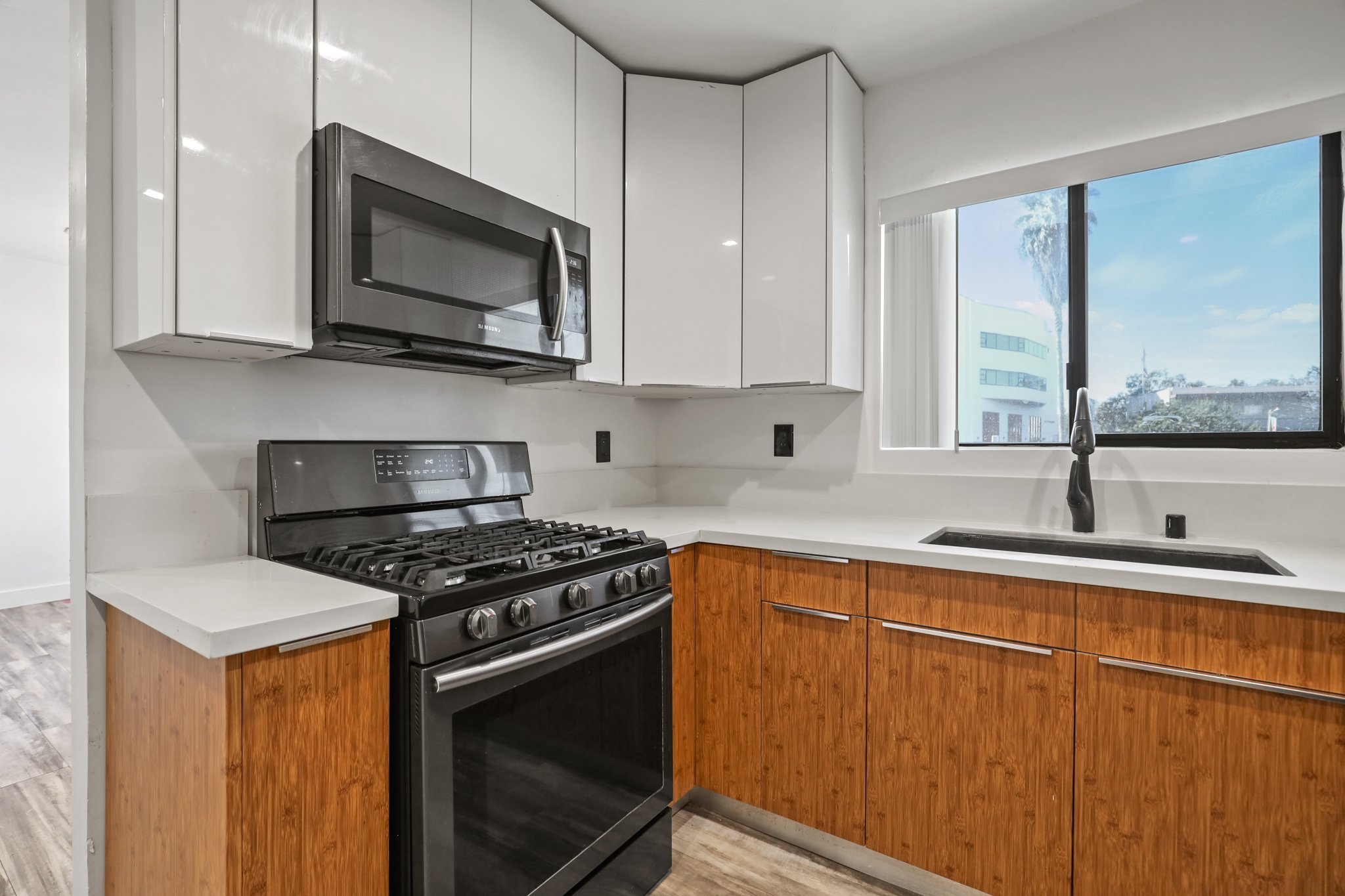 Los Angeles Apartment: 830 Bartlett Street