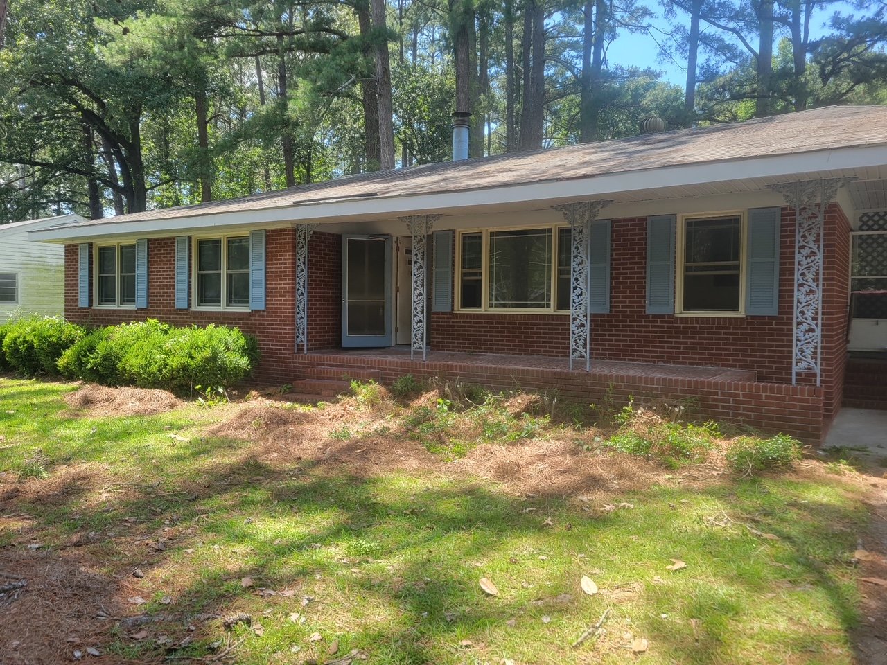 Farmville House: 3514 South Pitt St
