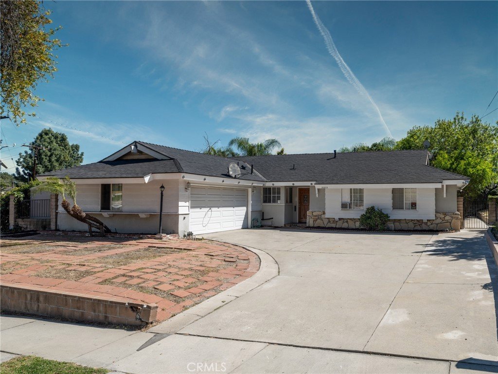 Walnut House: 20672 Buckland Dr