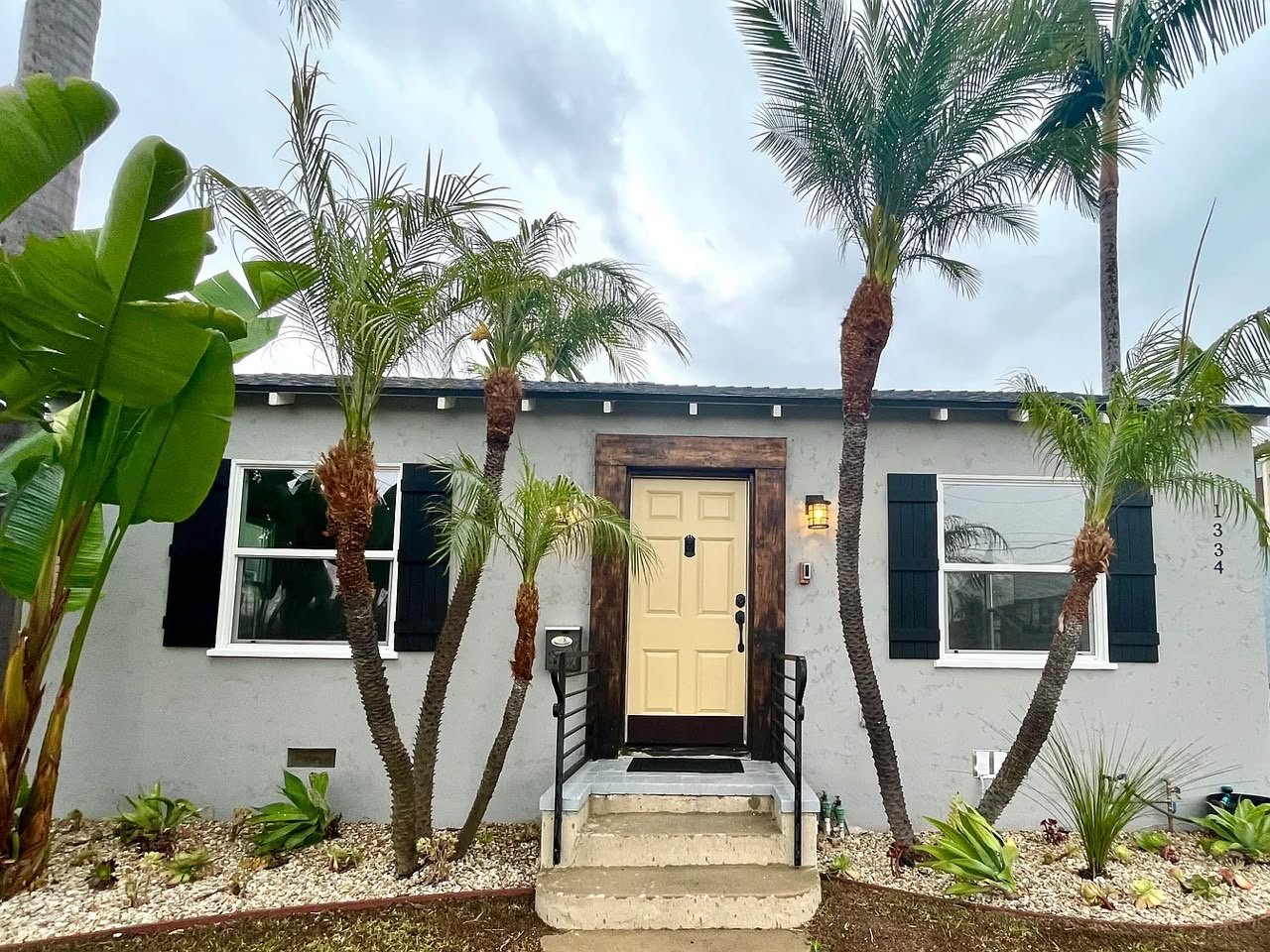 Long Beach House: 1334 Park Ave