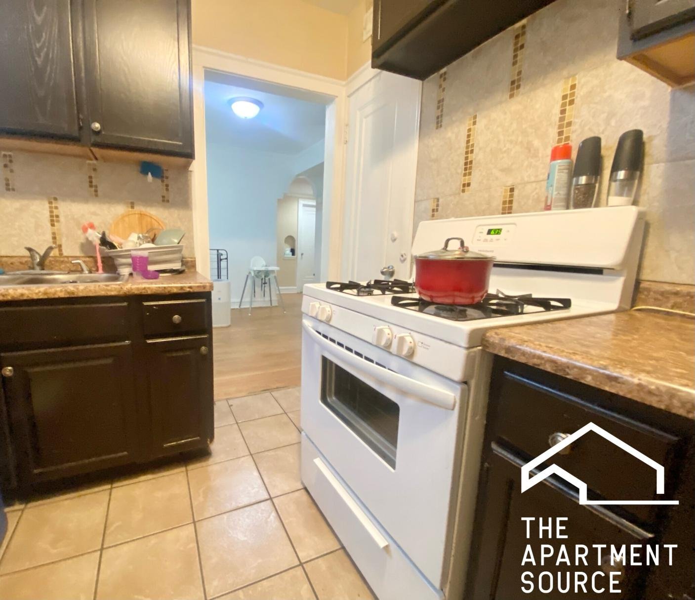 Chicago Apartment: 4454 West Diversey Avenue
