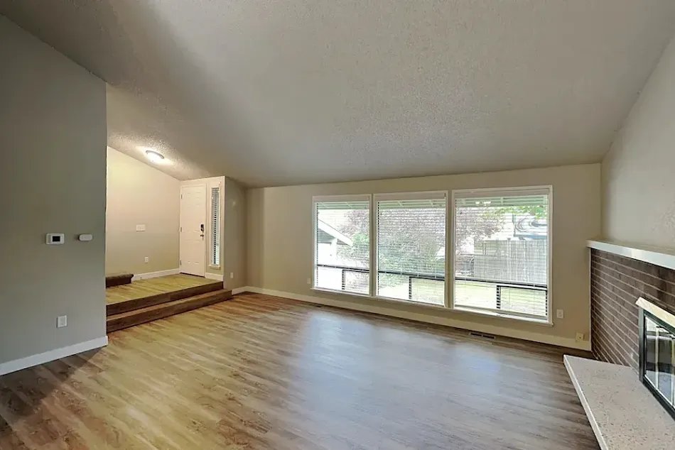 Auburn House: 5120 S 302nd Pl
