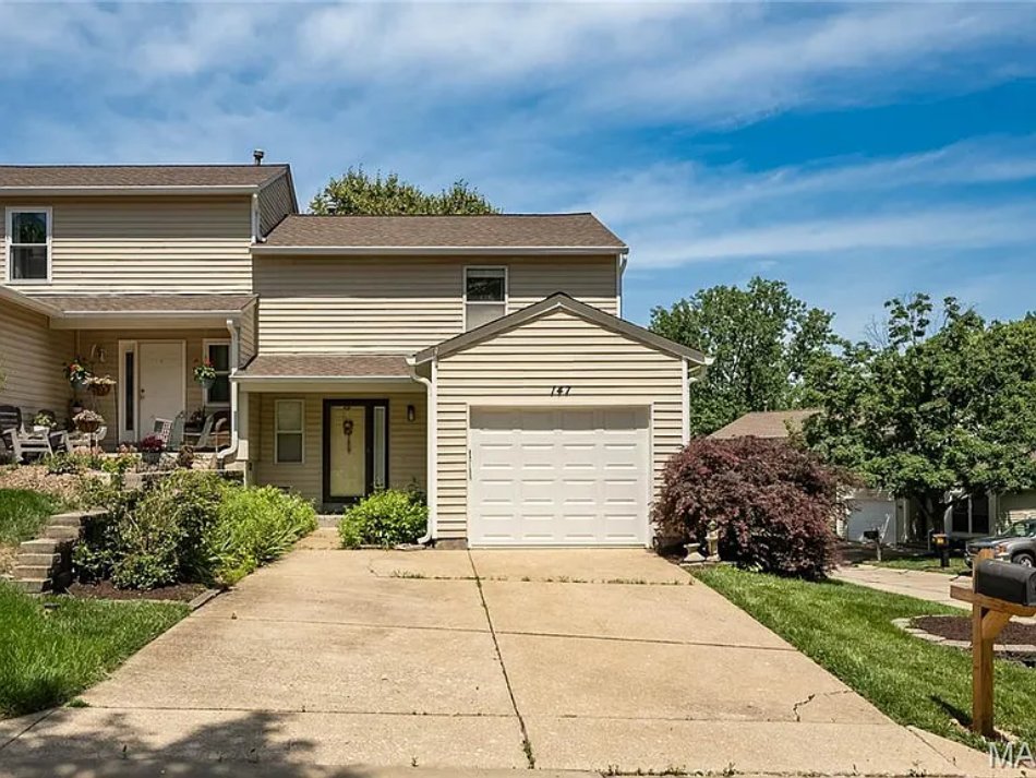 Ballwin Townhome: 147 Cascade Terrace