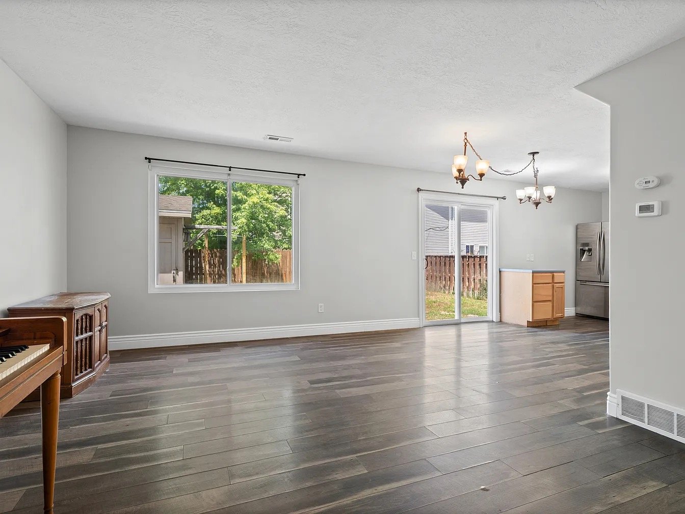 Springville House: 1346 W Archmore Dr