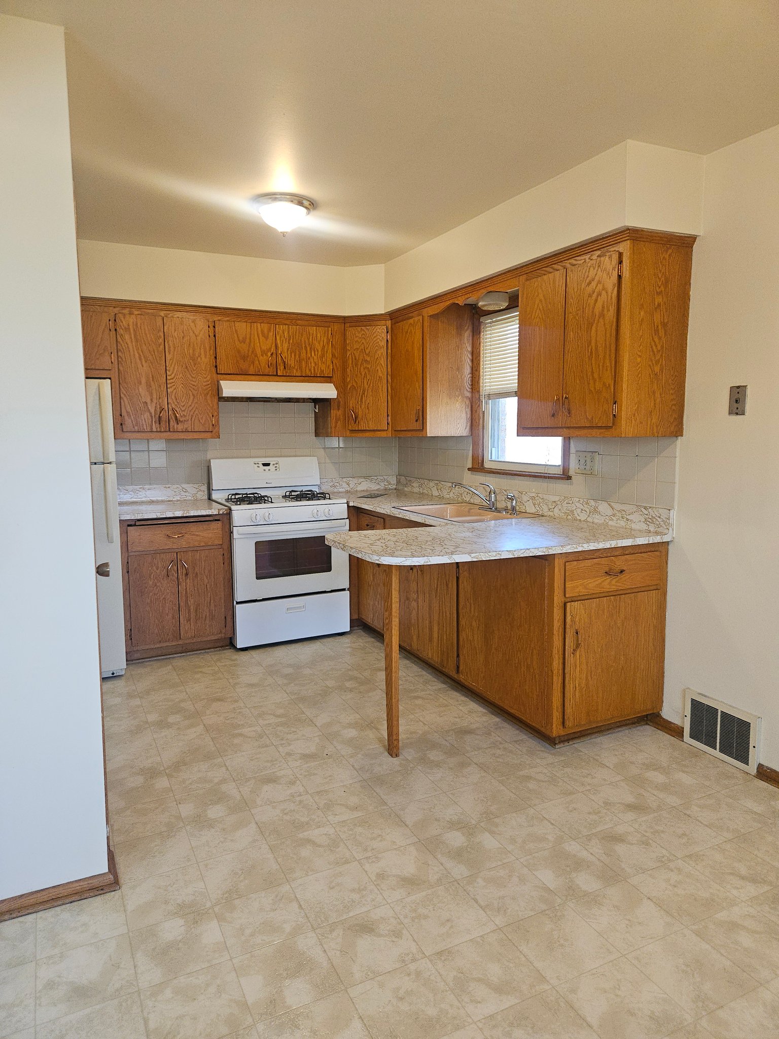 Wauwatosa Apartment: 12126 W Bluemound Rd