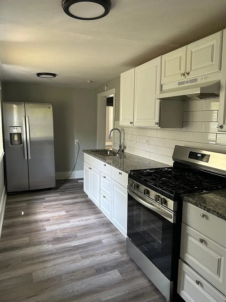 Independence House: 121 S Fuller