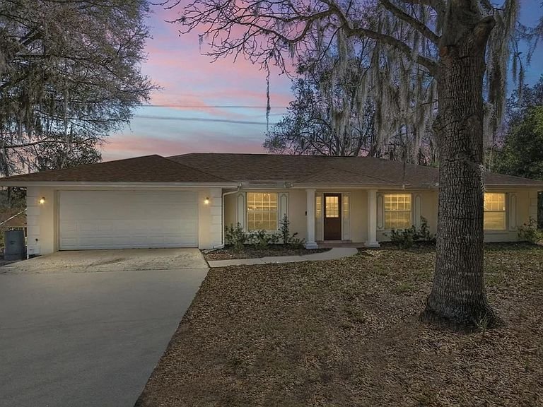 Minneola House: 209 Grassy Lakes Rd,