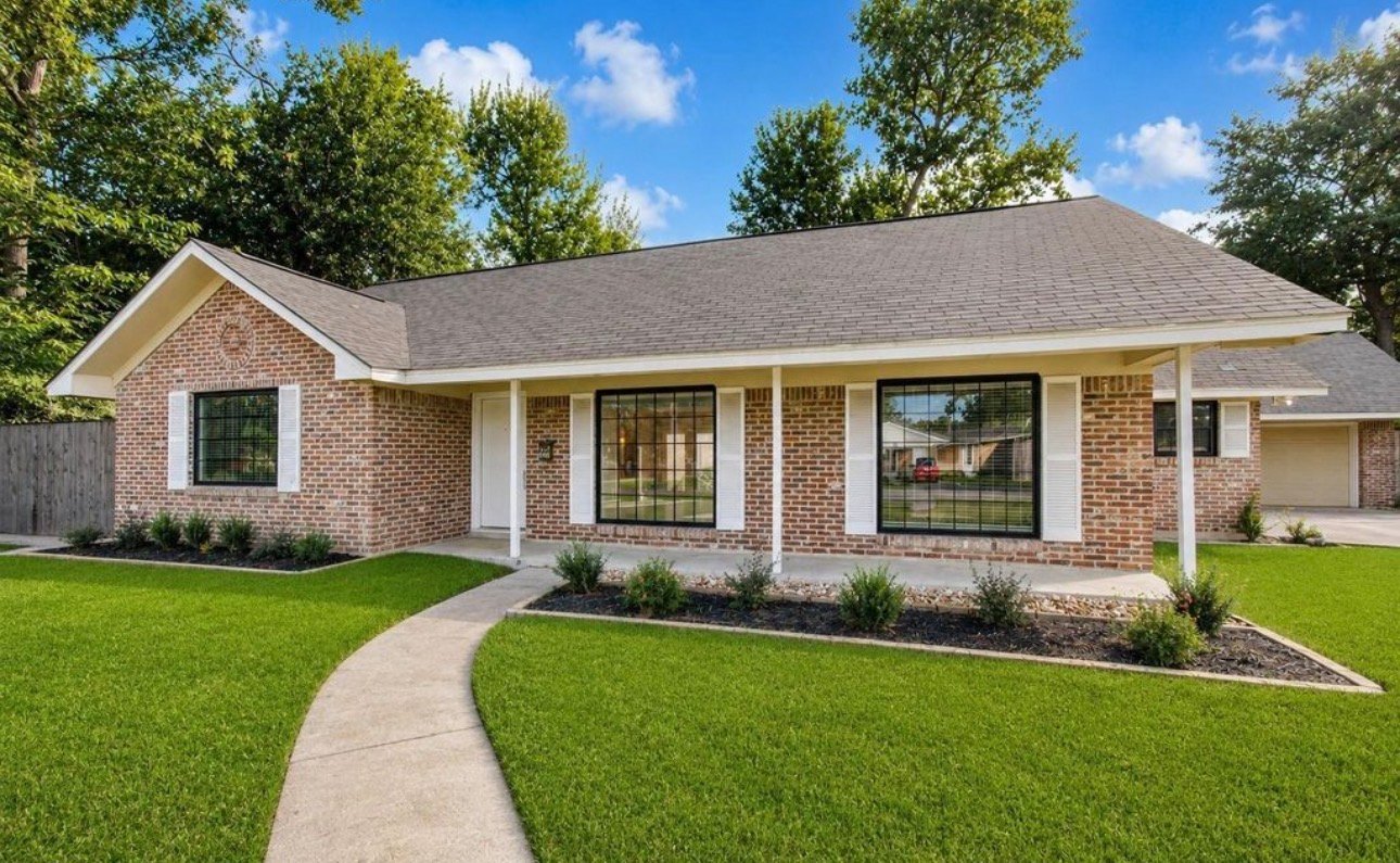 houston House: 1801 Benbow Way, Houston, TX 77080