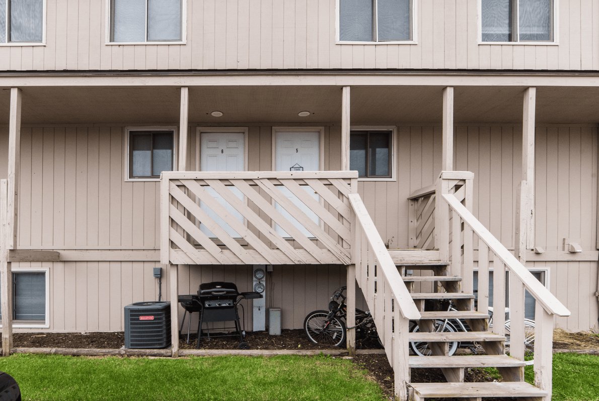 DeKalb Single Room: 809 Edgebrook
