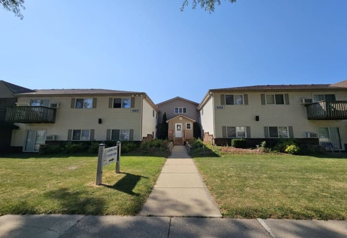 DeKalb Single Room: 820 Edgebrook dr
