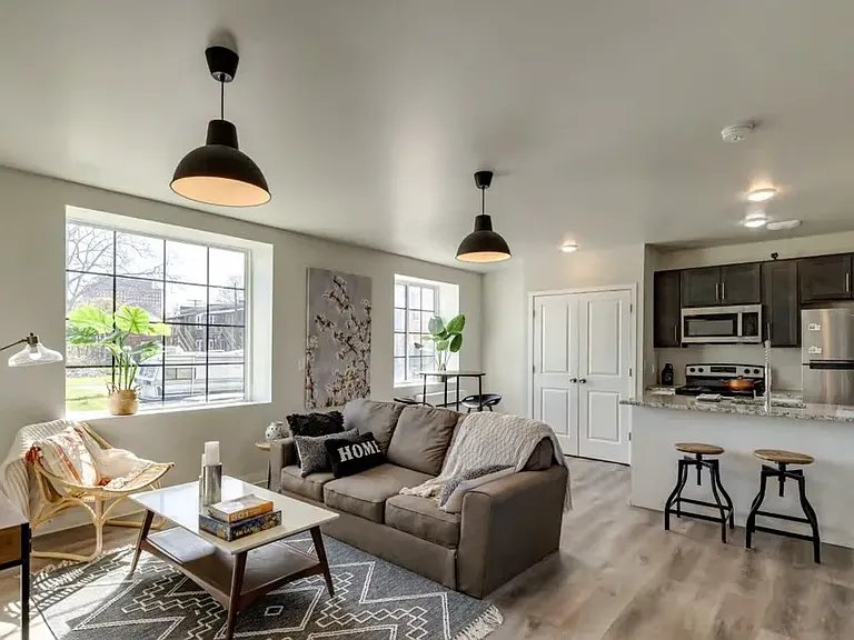 Detroit Apartment: 1800 West Bethune Street,