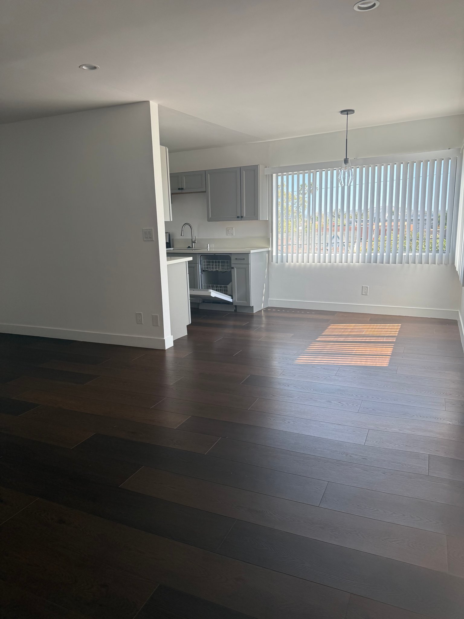 Los Angeles Apartment: 1551 S Sherbourne Dr