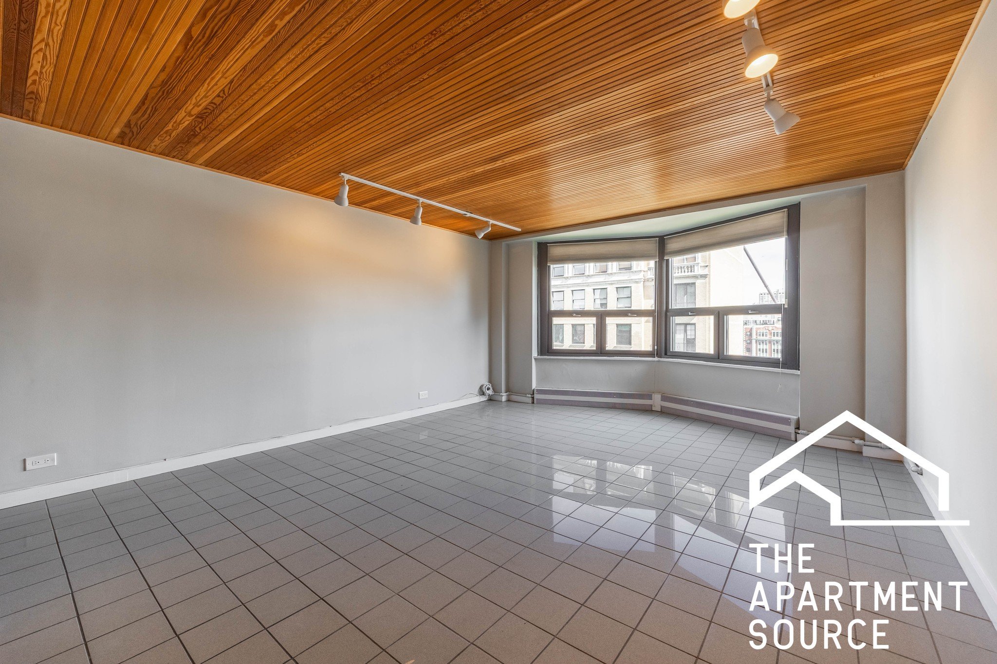 Chicago Apartment: 445 West Wellington Ave