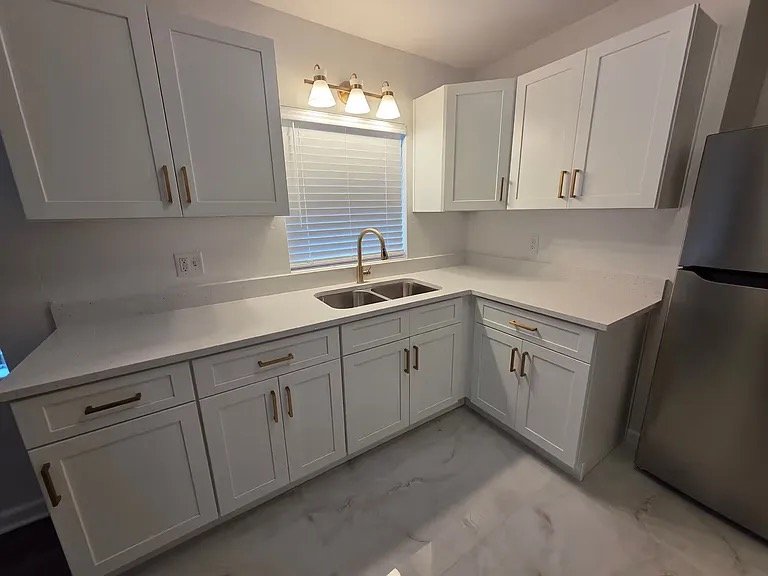Belle Isle House: 7165 Conway Cir