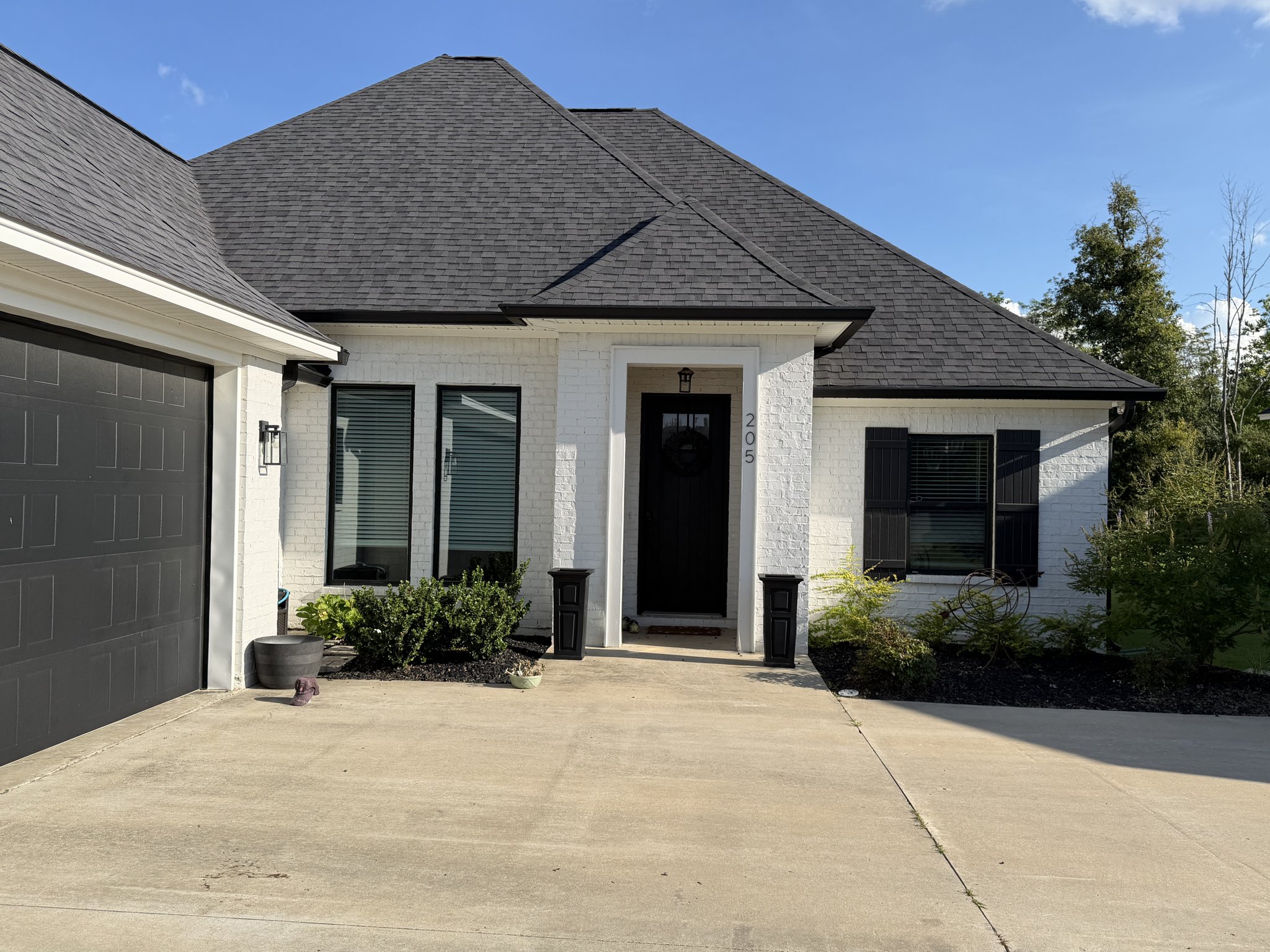Monroe House: 205 River Styx Dr