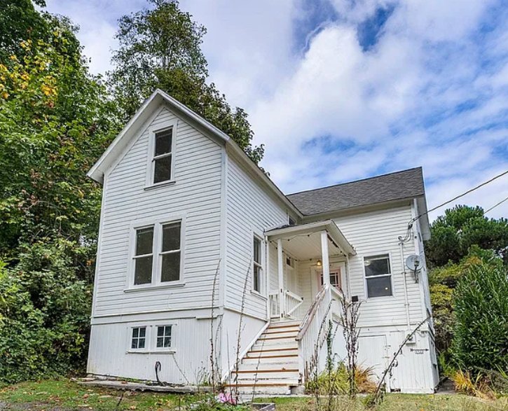 astoria House: 3724 grand ave