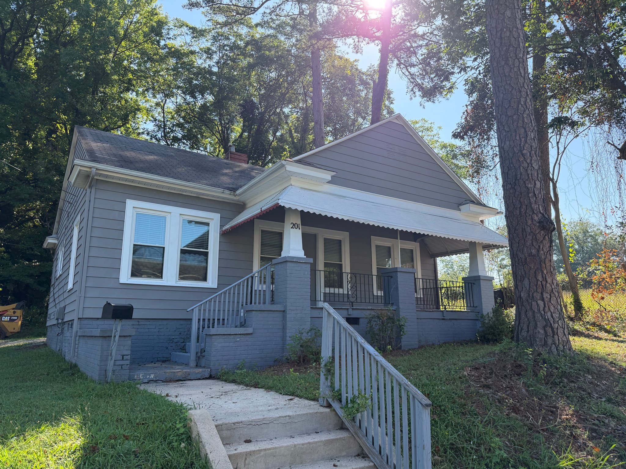 Salisbury House: 201 E 11th St