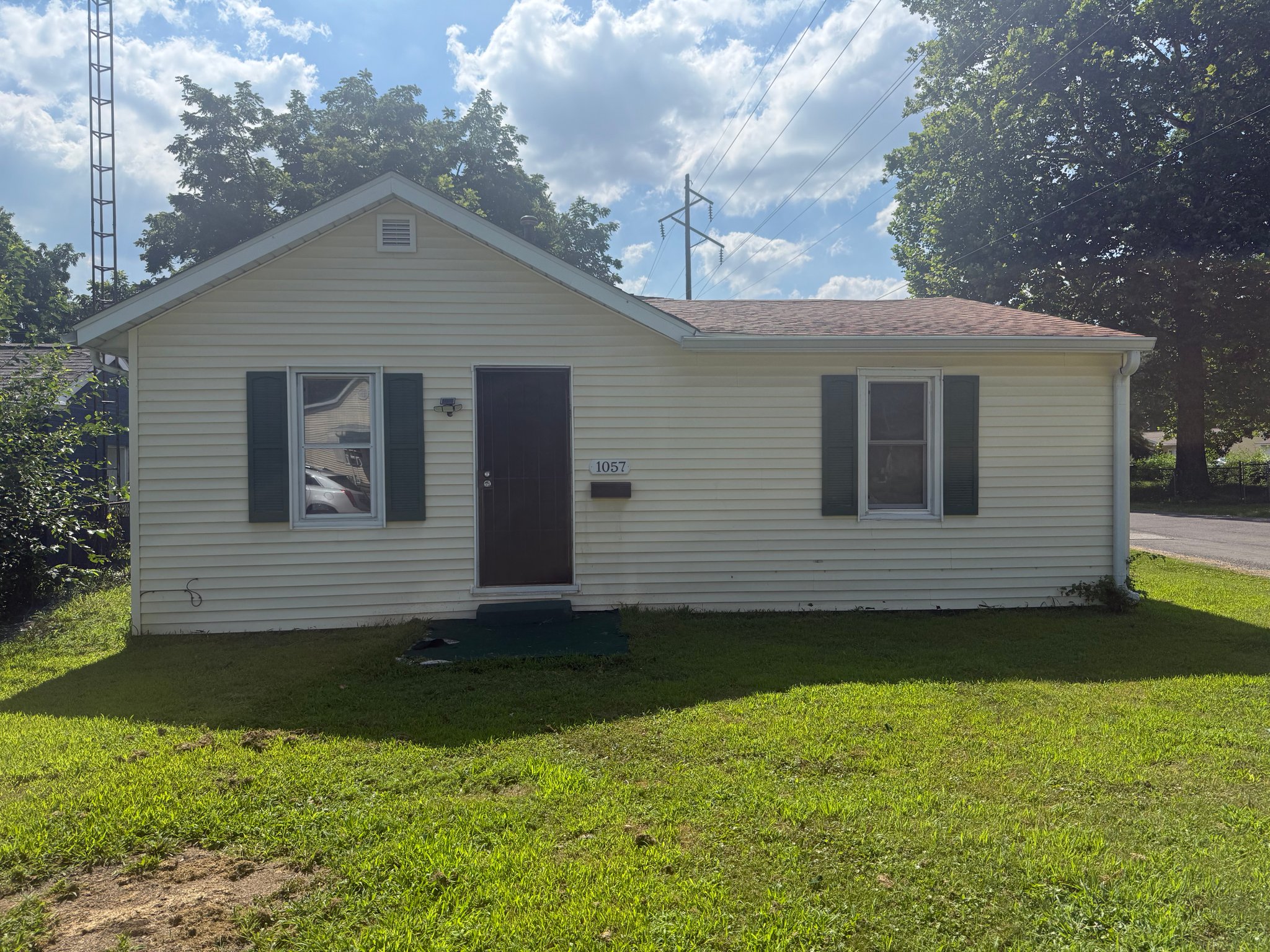 Springfield House: 1057 N Ohio