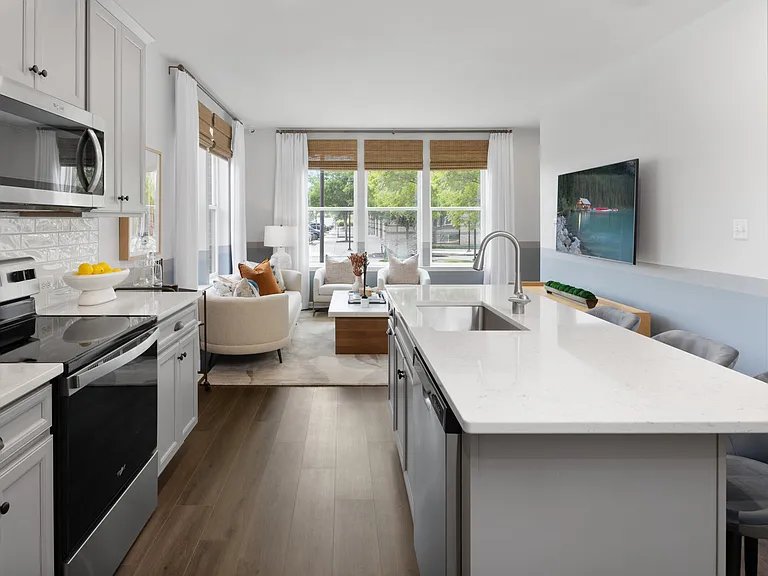 Woodbridge Condo: 15711 John Diskin Circle