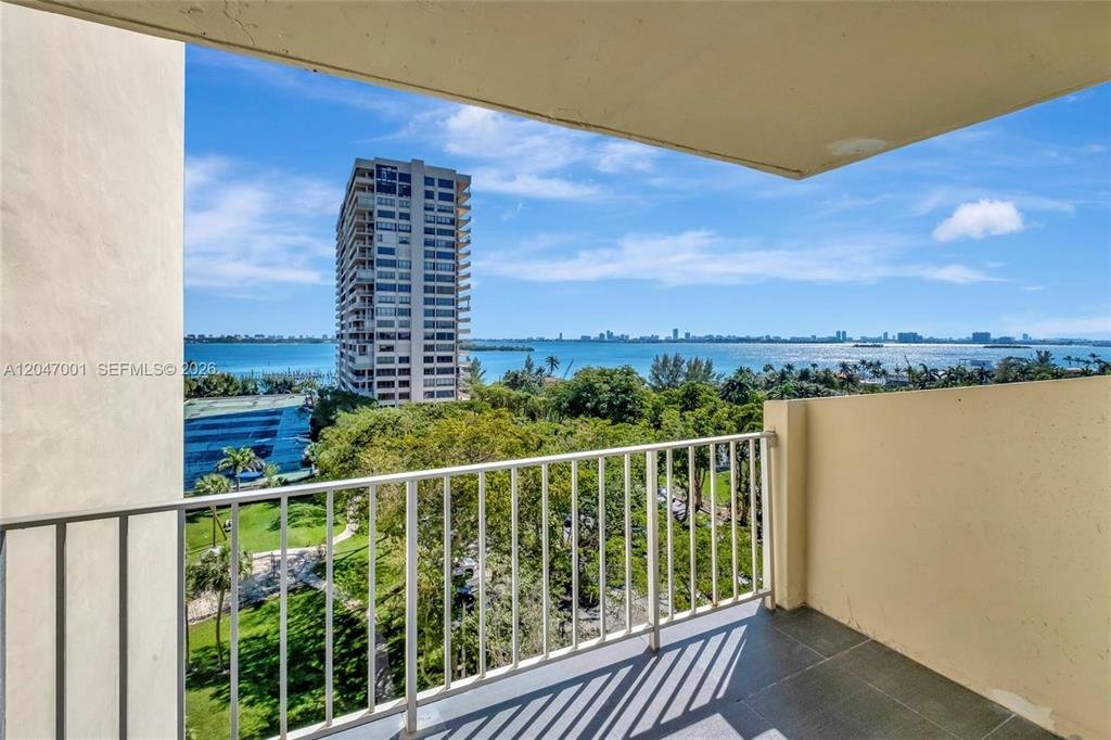 Miami Condo: 11111 Biscayne Blvd