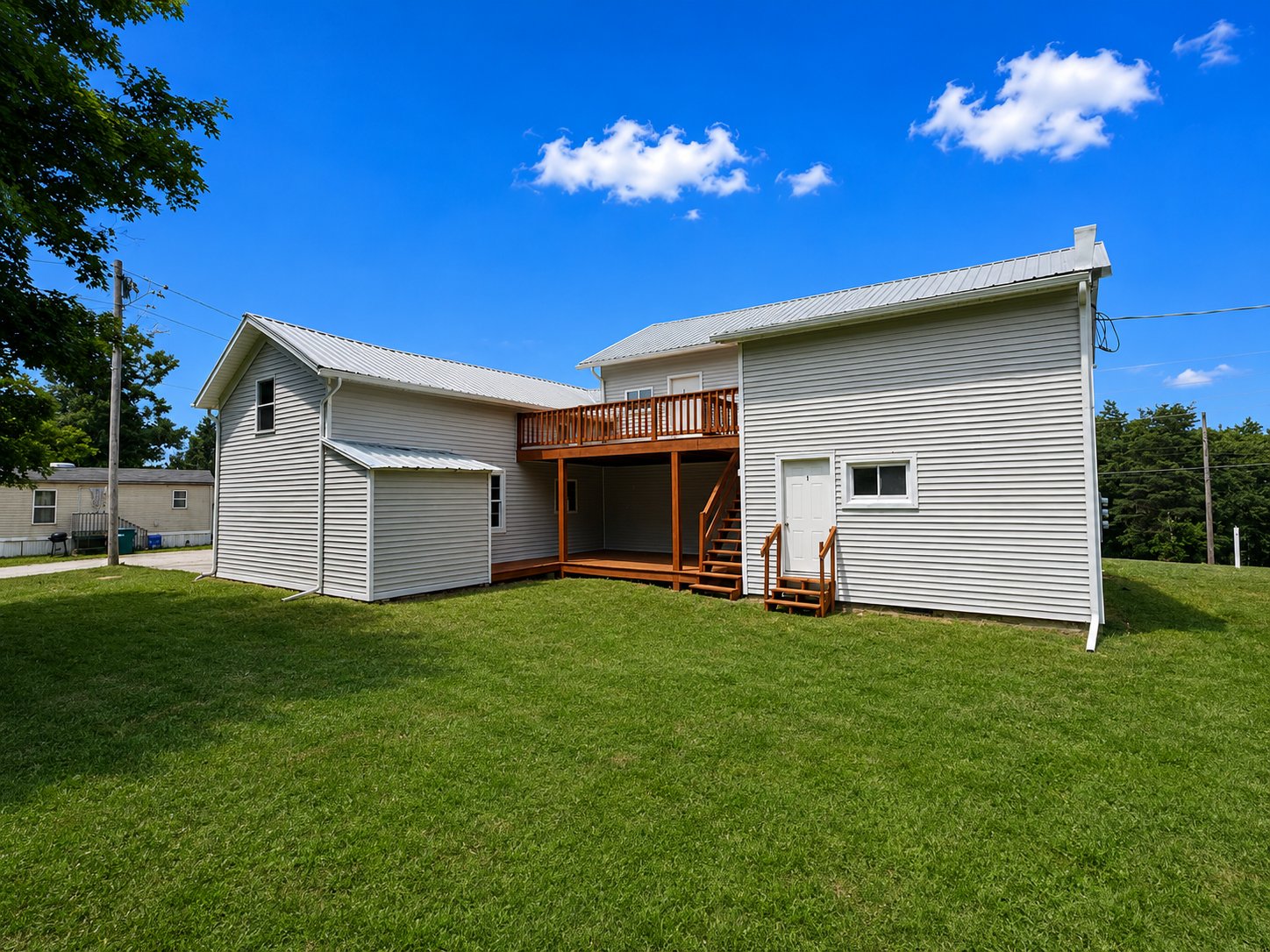 Montrose Apartment: 40 Maple Ln