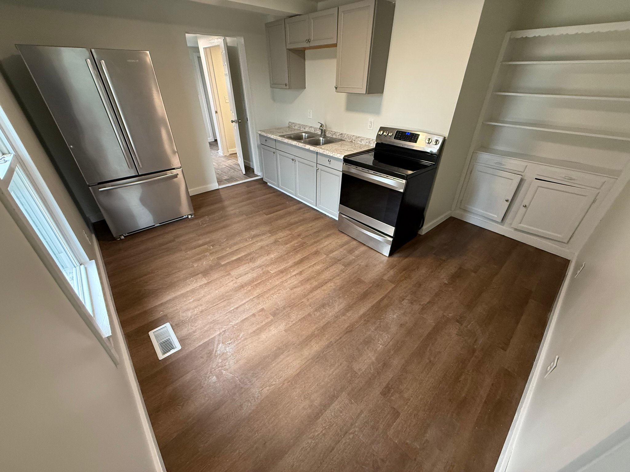Montrose Apartment: 40 Maple Ln
