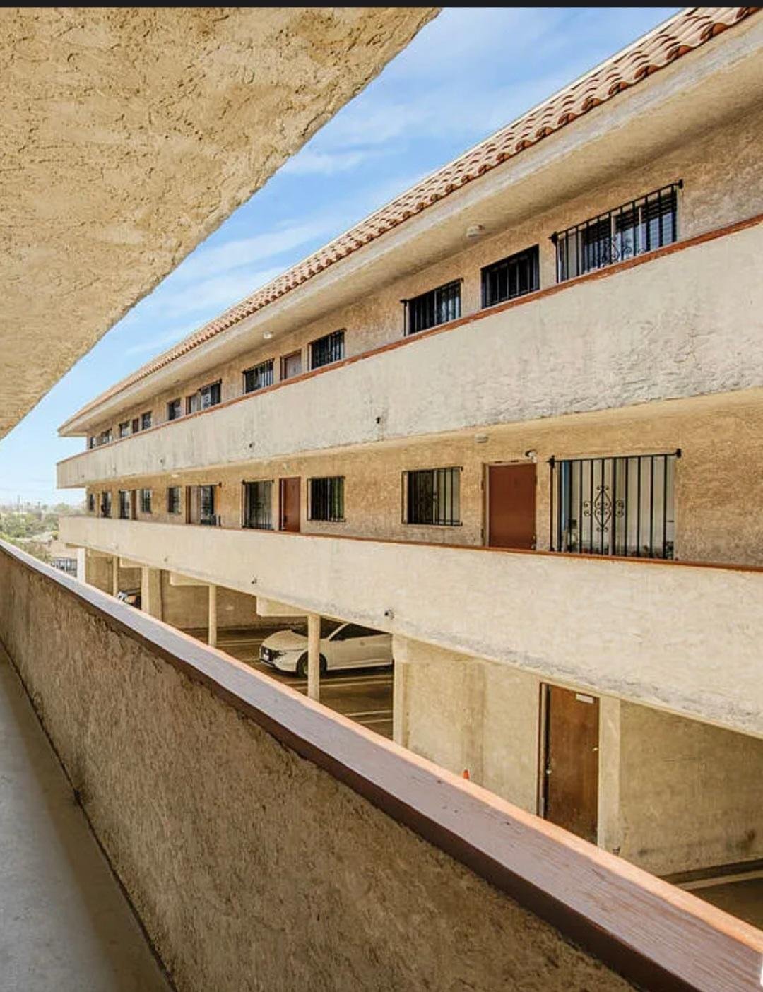 Los Angeles Apartment: 3401 N Figueroa St