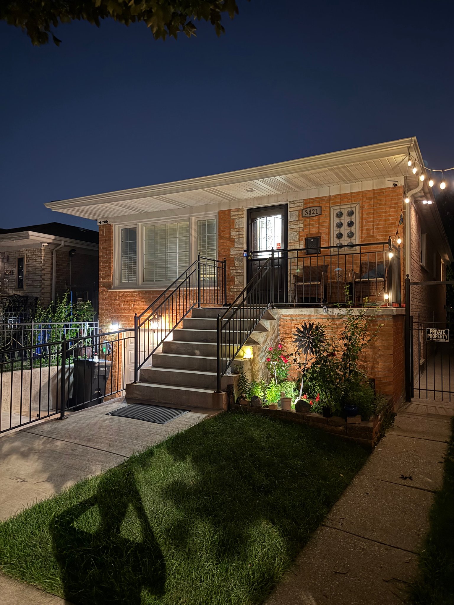 Chicago House: 3421 N Oketo Ave
