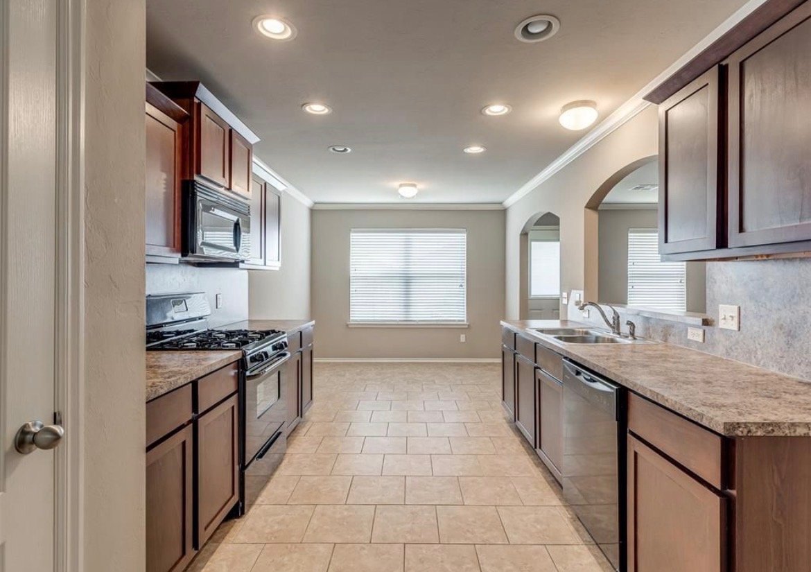 Moore House: 9616 Gabriel Dr