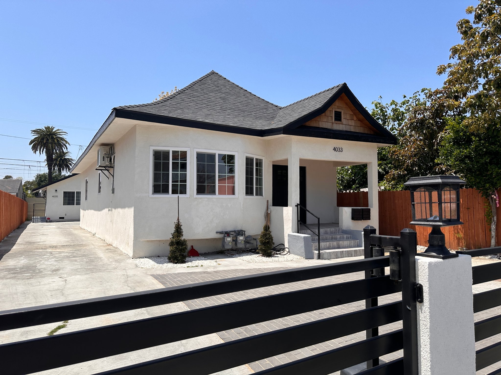 Los Angeles House: 4033 Adair St