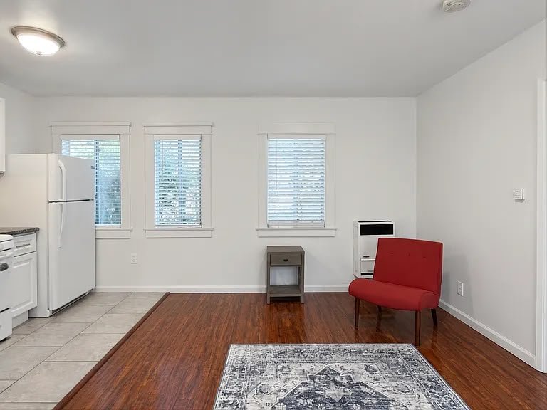 Long Beach Apartment: 746 Daisy Ave