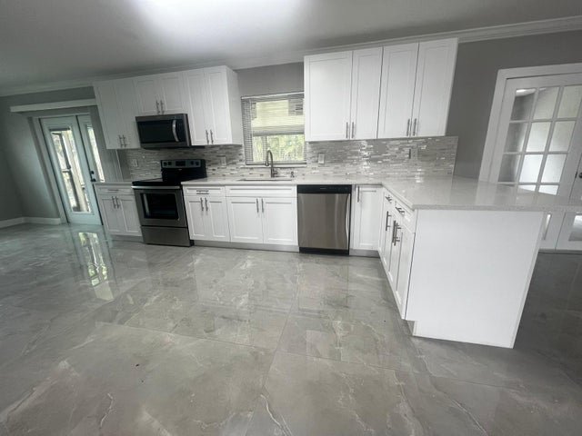 Boca Raton House: 4585 Betelnut Street