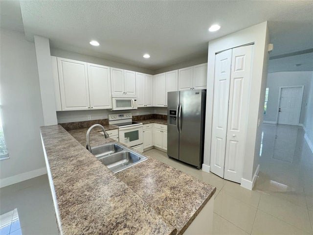 Royal Palm Beach House: 236 Belle Grove Lane