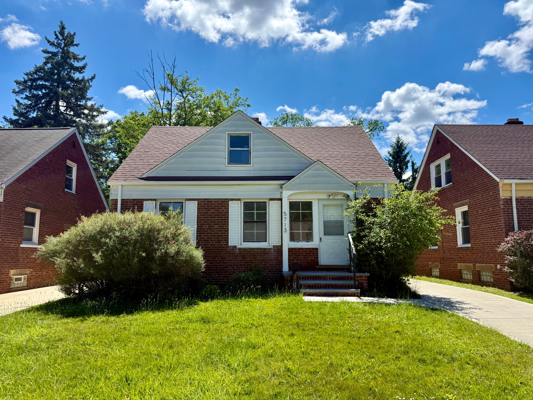Maple Heights House: 5713 South Blvd