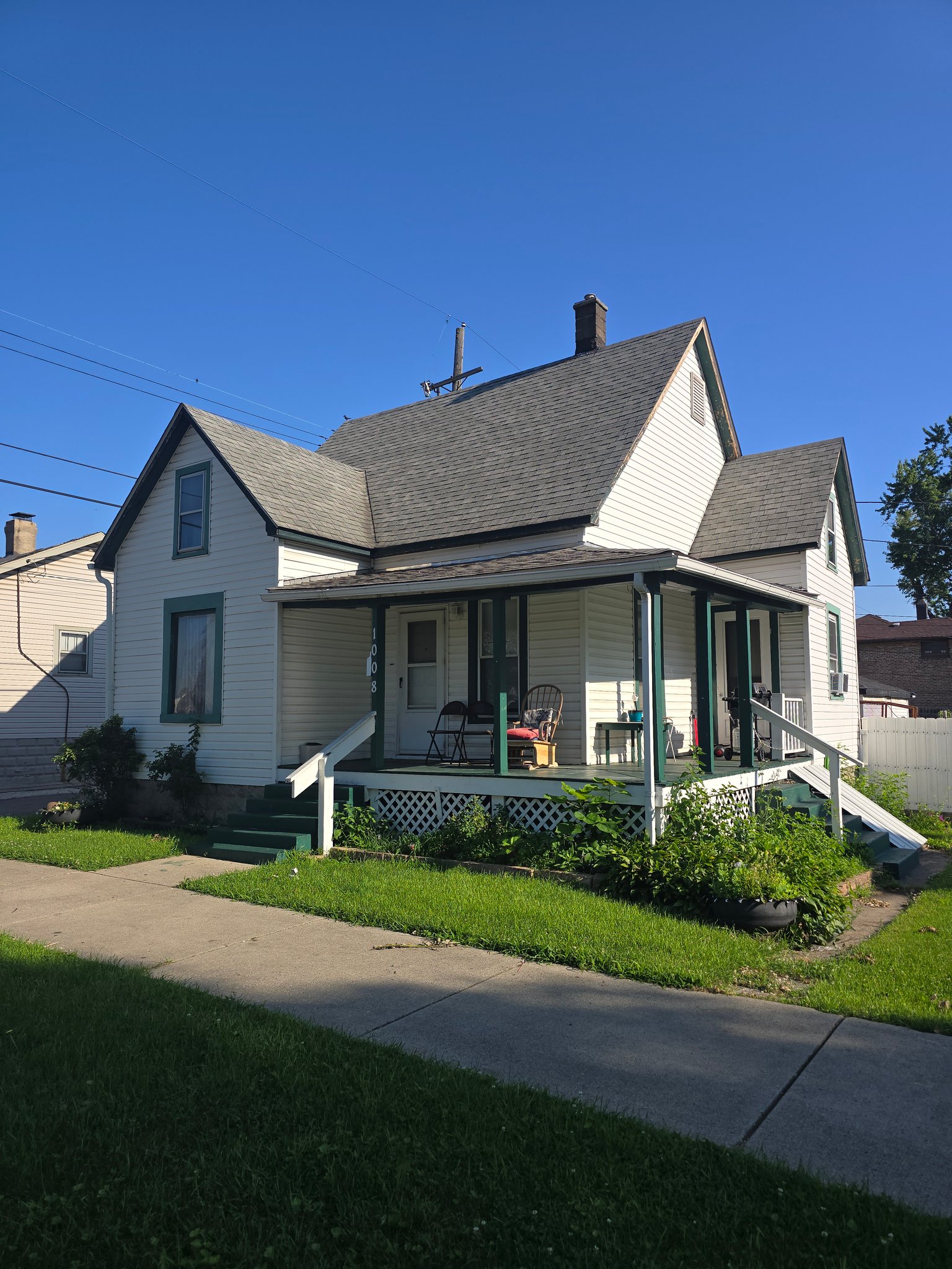 East Chicago House: 1008 W 143rd St