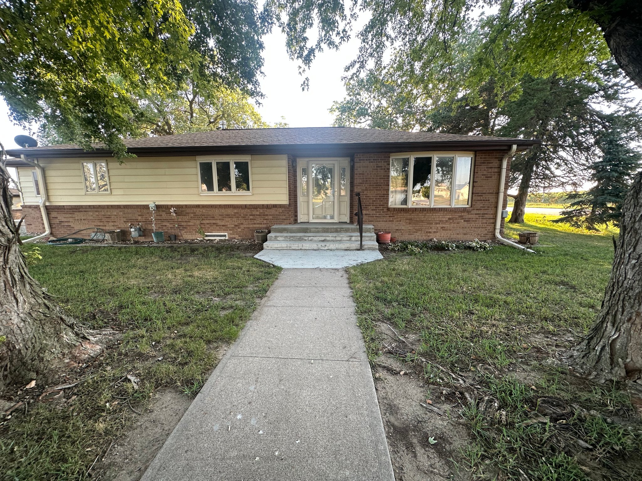 Holstein House: 18355 W Sundown Rd
