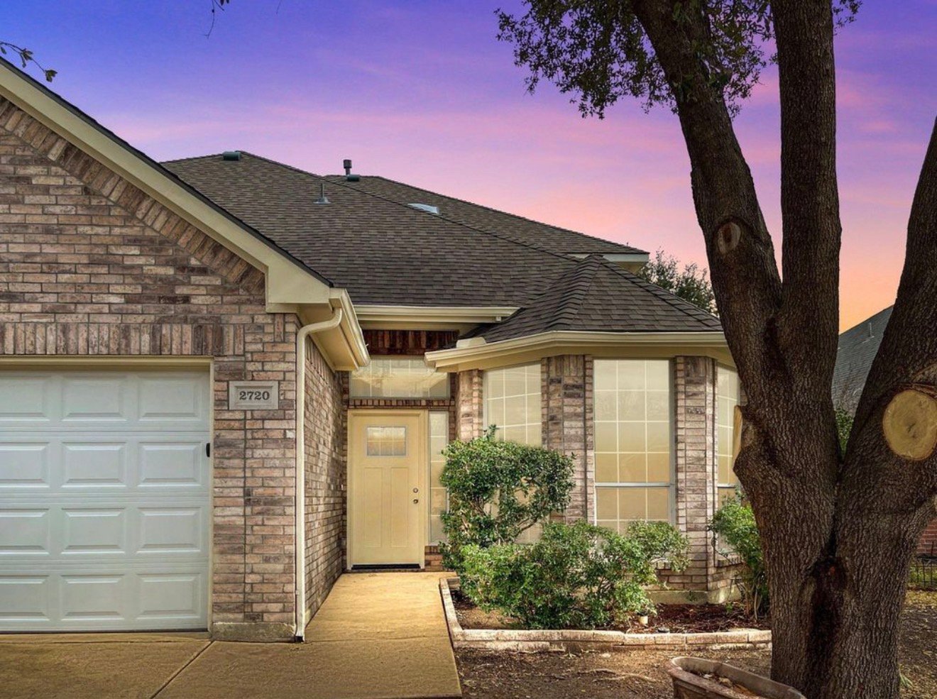 Irving House: 2720 Rochelle Point