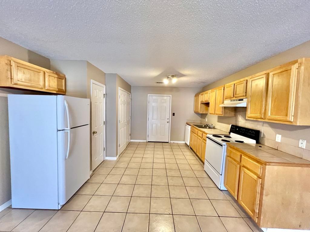 Hammond Apartment: 12399 Jackson Dr