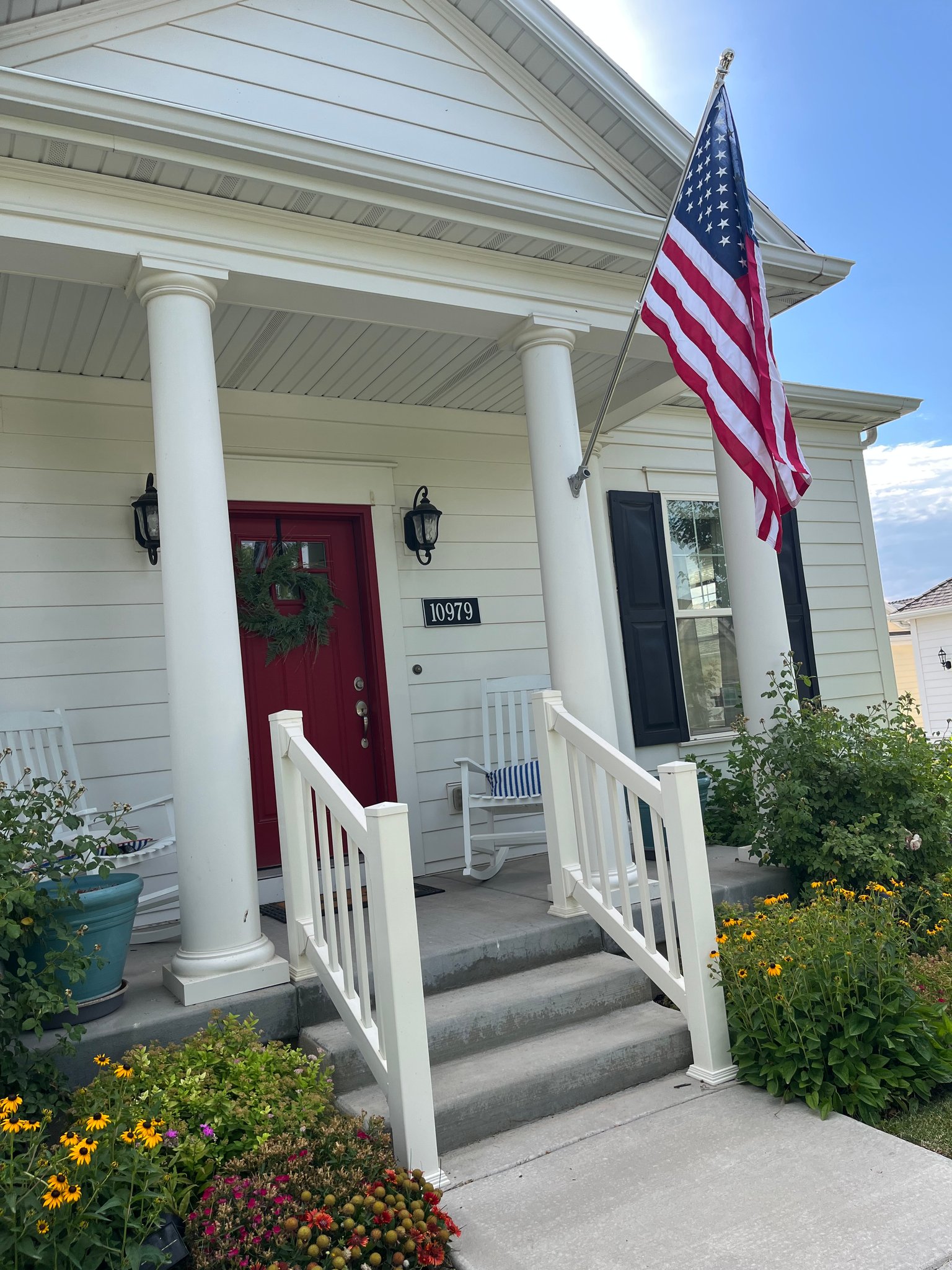South Jordan House: 10979 S Cascabel Dr