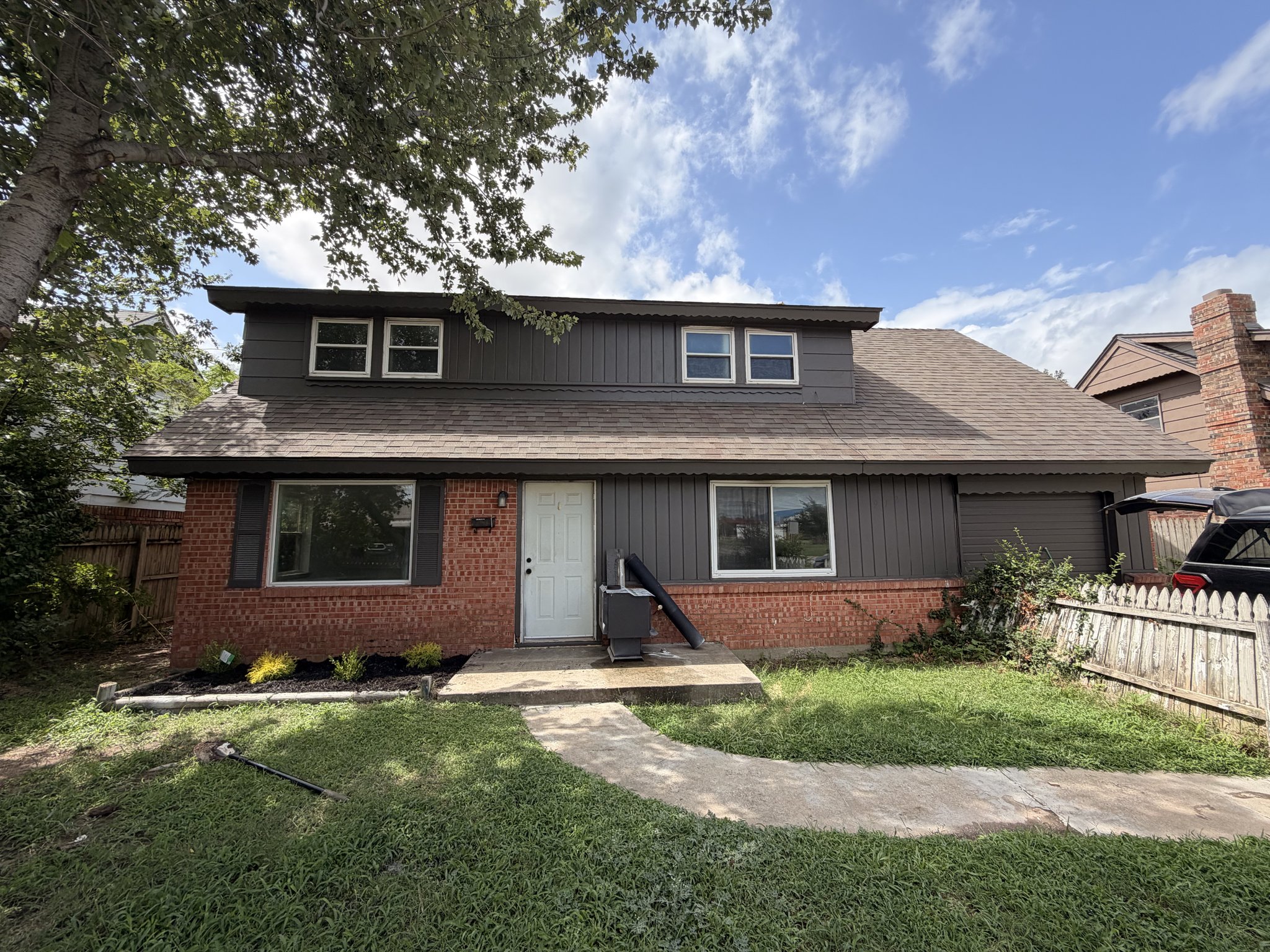 Moore House: 912 SW 5th St.
